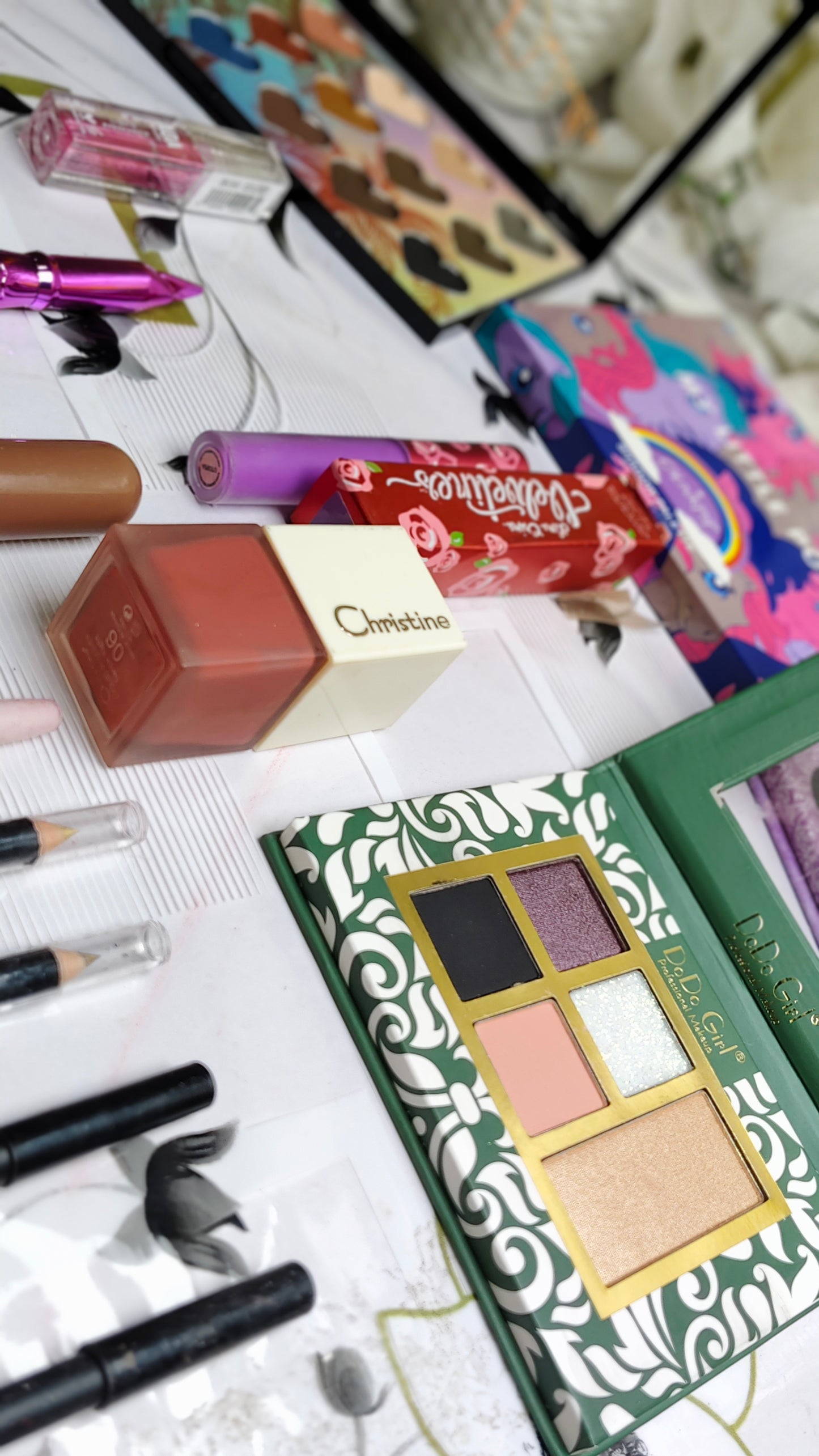 18 in 1 glitter deal