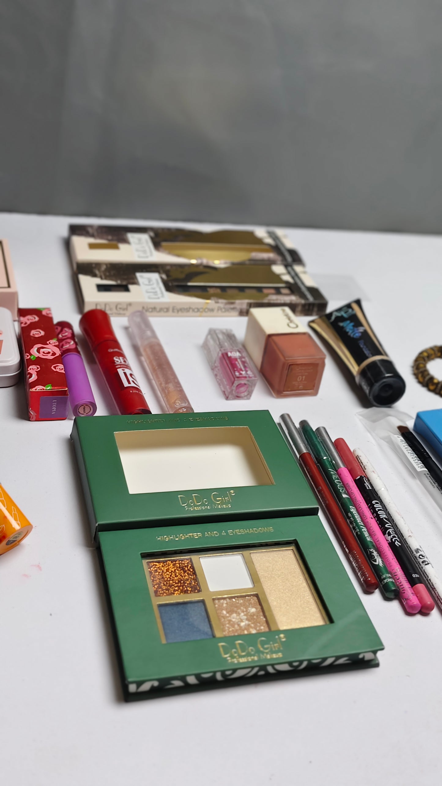 22 in 1 Big makeup deal