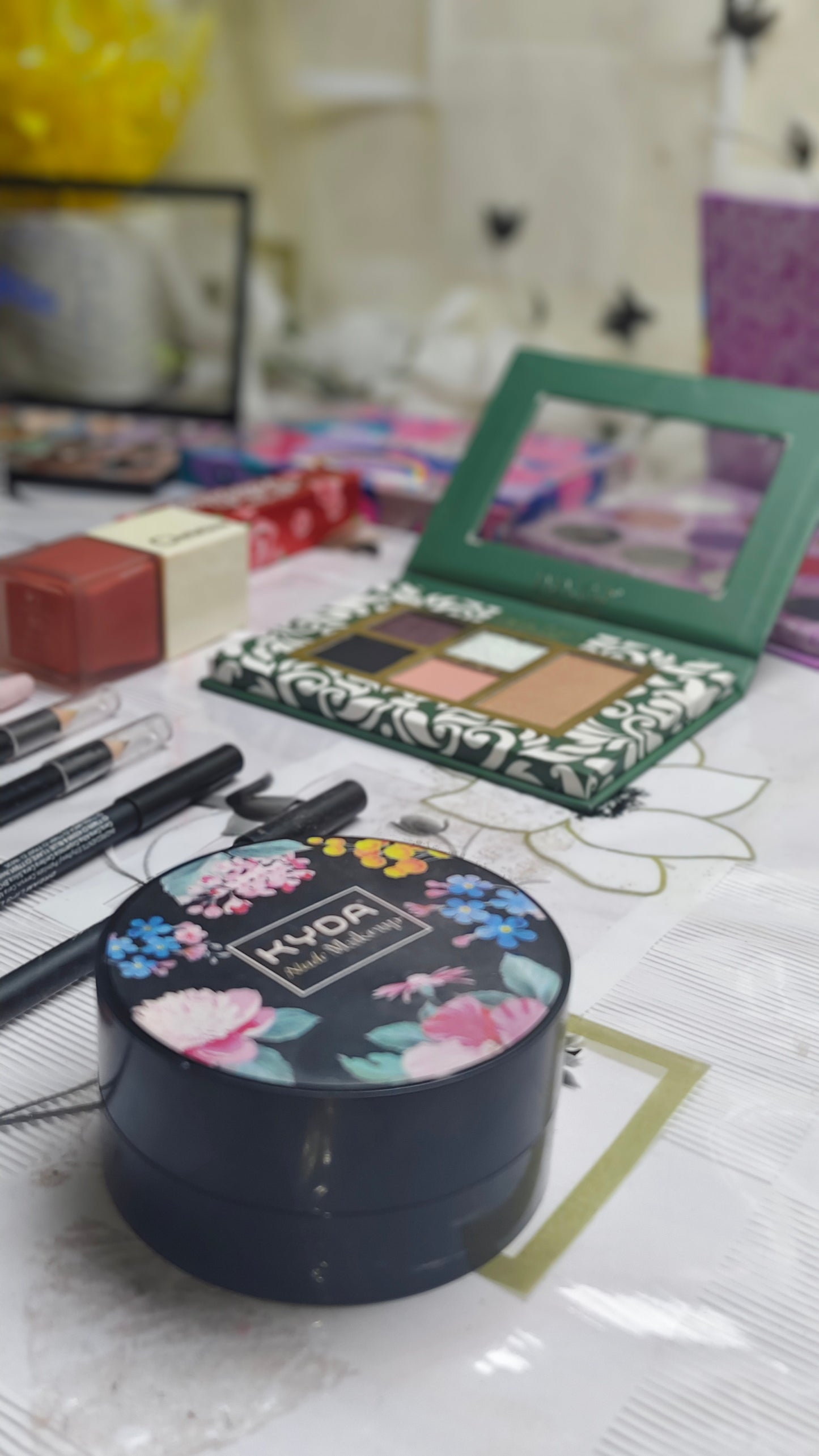 18 in 1 glitter deal